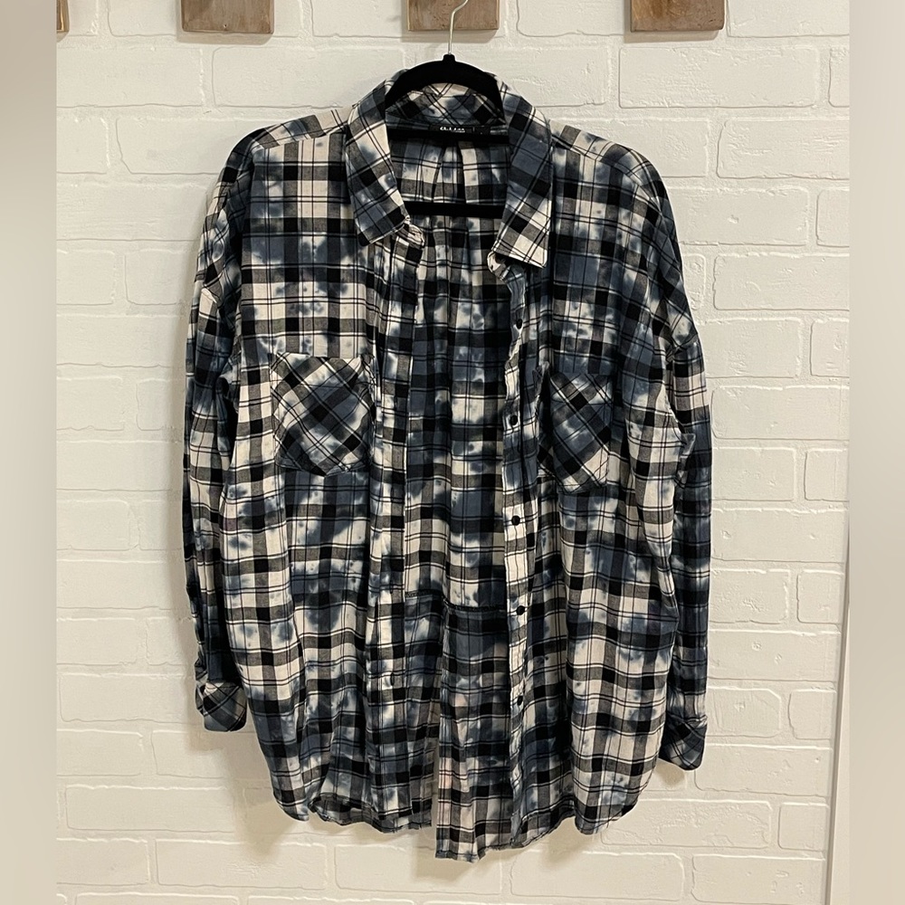 Women’s a.n.a. Size large button up black/white/blue long sleeve top